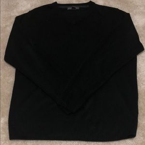 A smooth fitted men’s sweater